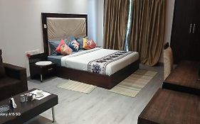 Hotel Amazone Residency Dlf Phase 3
